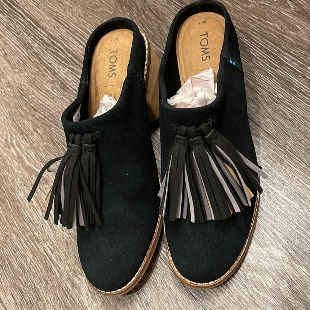 Tom’s Suede Mules